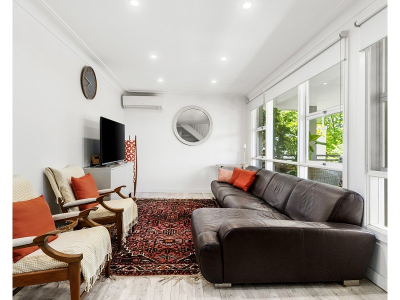 3 Mikarie Place, Kirrawee NSW 2232