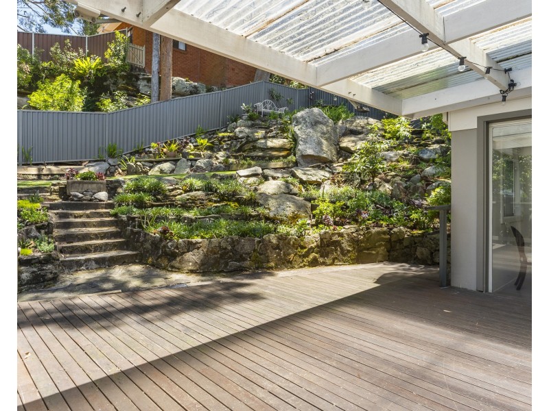 3 Mikarie Place, Kirrawee NSW 2232