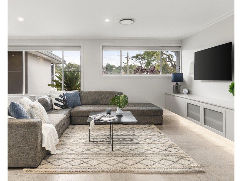 30 Oak Road, Kirrawee NSW 2232