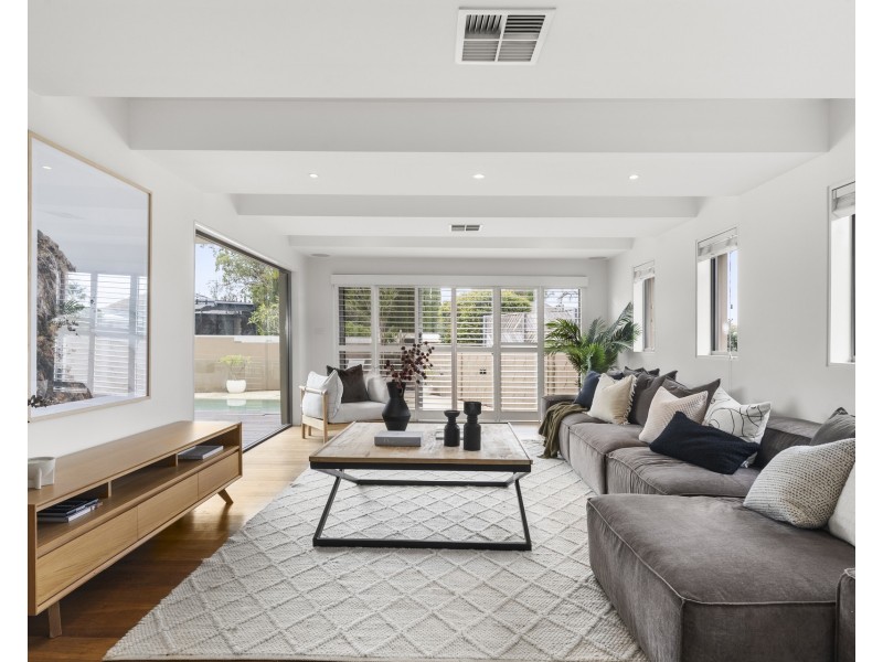 8 Seine Place, Miranda NSW 2228