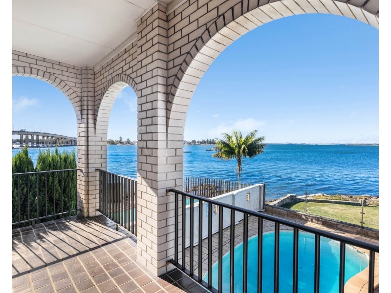 14 Woodlands Road, Taren Point NSW 2229