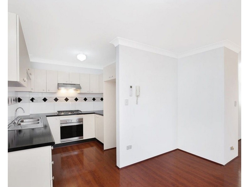 15/20 Leonay Street, Sutherland NSW 2232