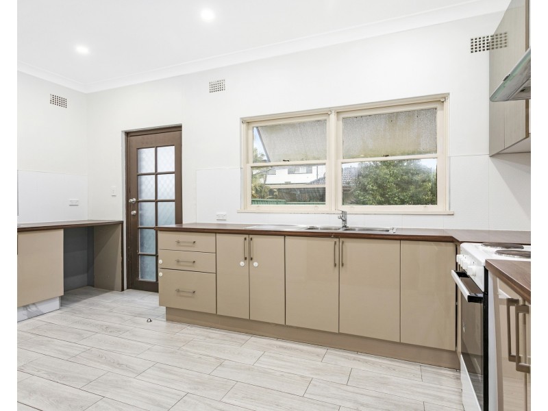 33 Kareena Road, Miranda NSW 2228