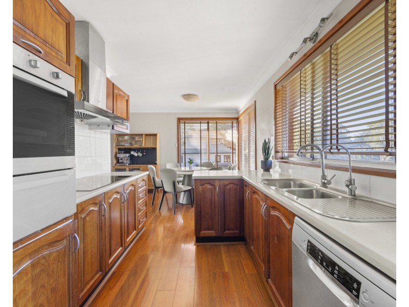 10 Kannan Place, Kirrawee NSW 2232