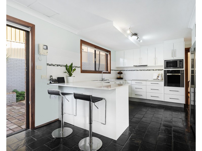 18 Tea Tree Place, Kirrawee NSW 2232