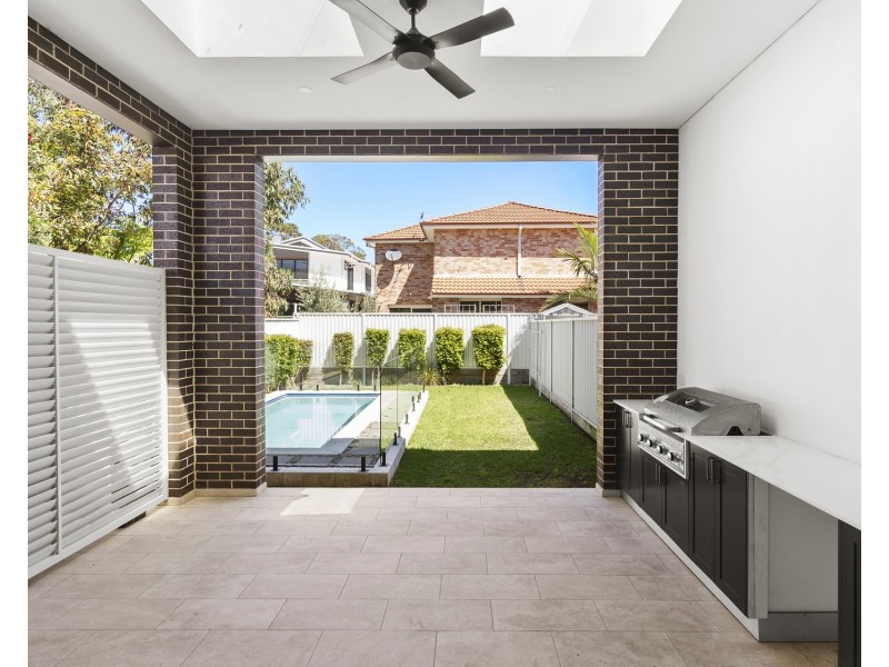 16a Drake Avenue, Caringbah NSW 2229