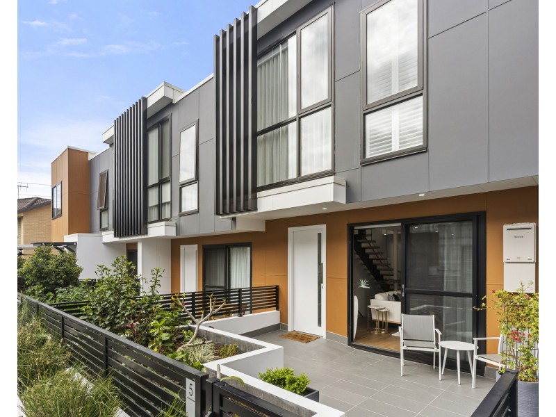 5/6 Durbar Avenue, Kirrawee NSW 2232