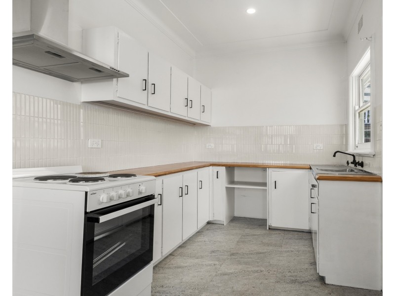 11 Hunter Street, Heathcote NSW 2233