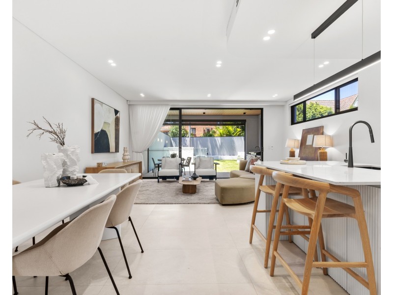 4b Rocklea Crescent, Sylvania NSW 2224