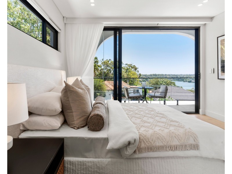 4b Rocklea Crescent, Sylvania NSW 2224