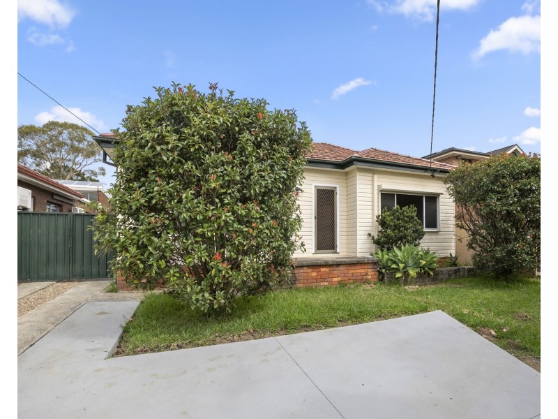 4 Chipilly Avenue, Engadine NSW 2233