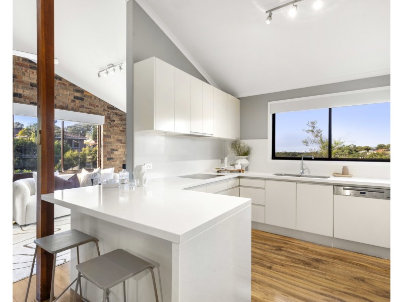 6 Shand Close, Illawong NSW 2234