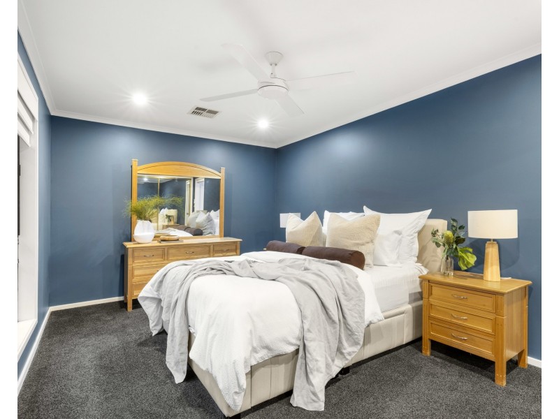 6 Shand Close, Illawong NSW 2234