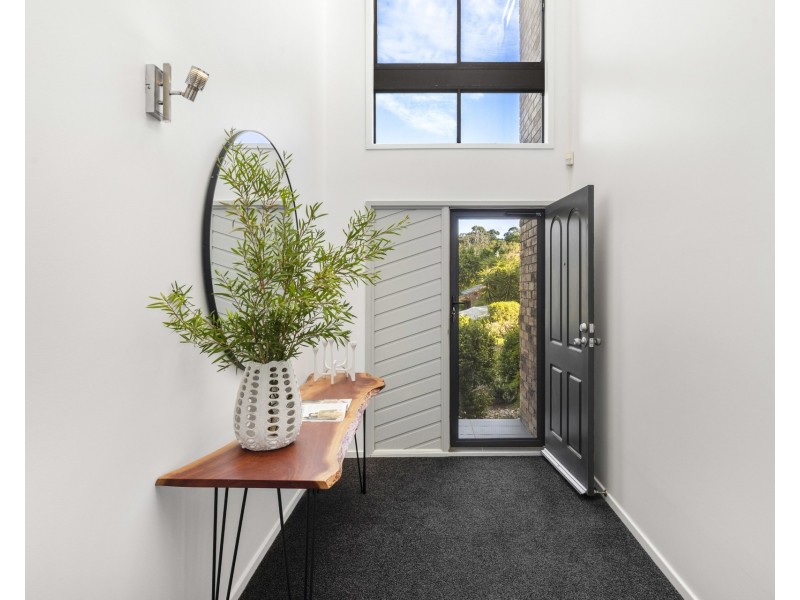 6 Shand Close, Illawong NSW 2234