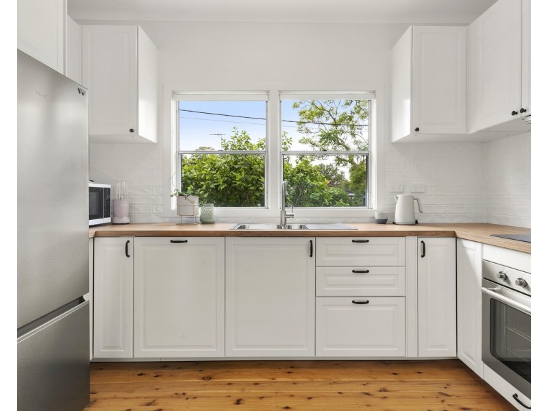 1 Deakin Place, Kirrawee NSW 2232