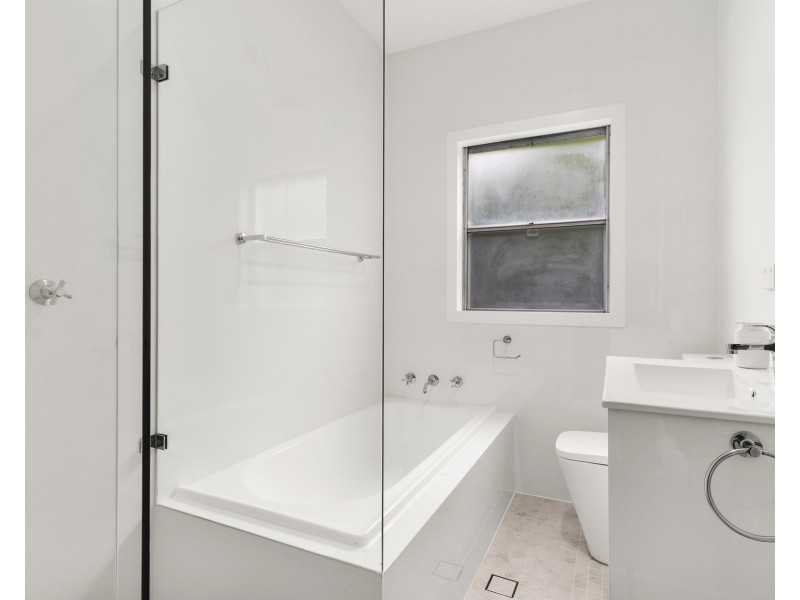 1 Deakin Place, Kirrawee NSW 2232