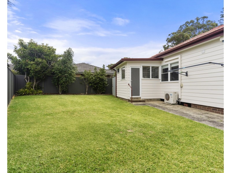 1 Deakin Place, Kirrawee NSW 2232