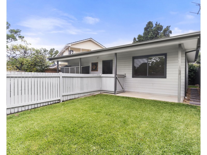 1 Deakin Place, Kirrawee NSW 2232