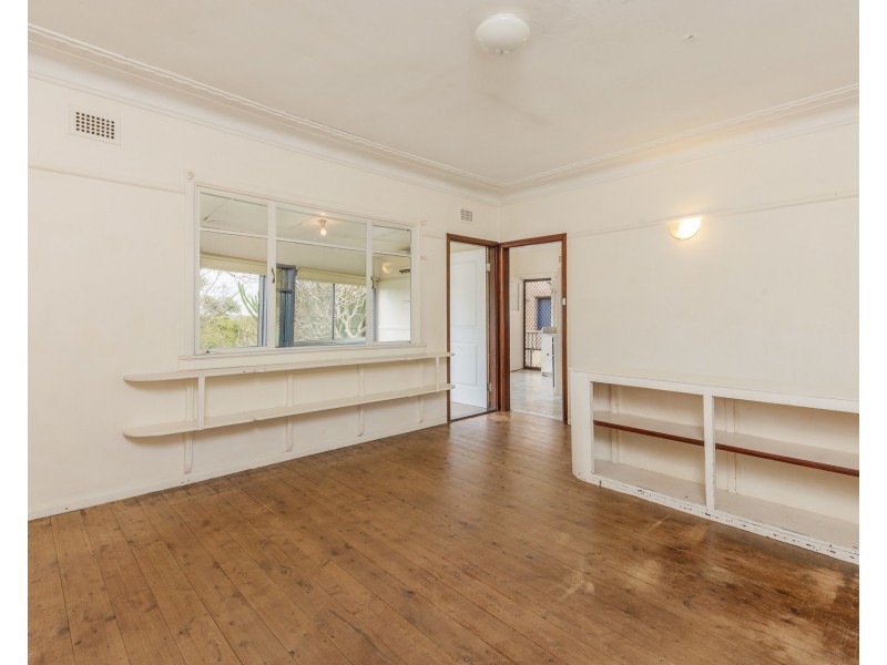27 Rocklea Crescent, Sylvania NSW 2224