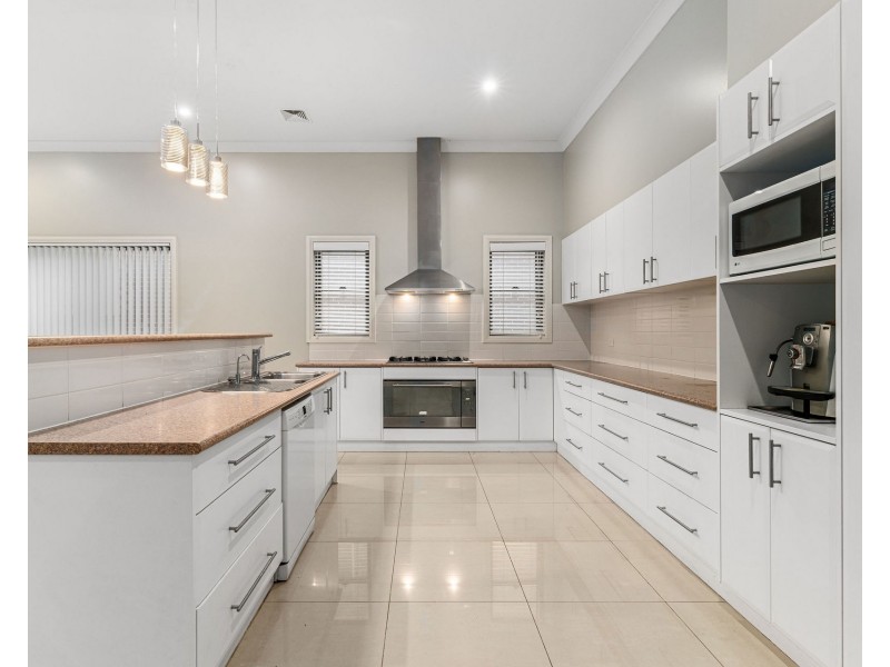 9 Novara Crescent, Como NSW 2226