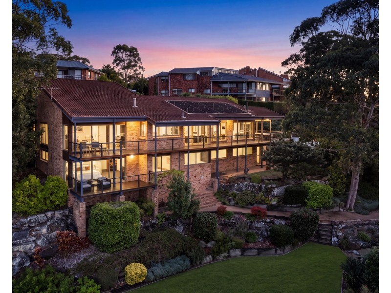 12 Stuart Close, Illawong NSW 2234