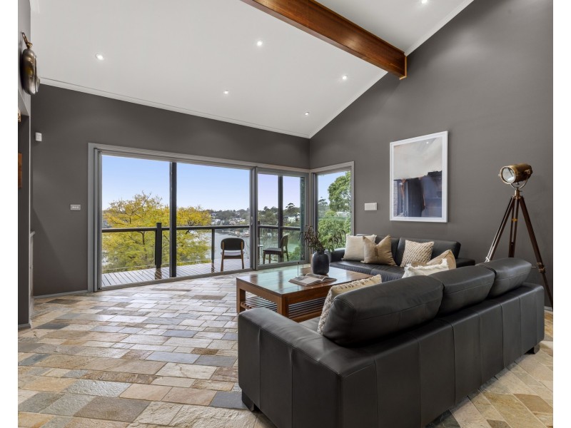 12 Stuart Close, Illawong NSW 2234