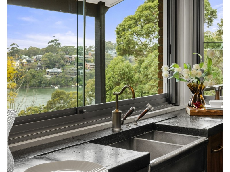 12 Stuart Close, Illawong NSW 2234