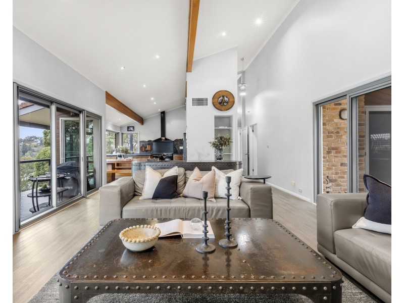 12 Stuart Close, Illawong NSW 2234