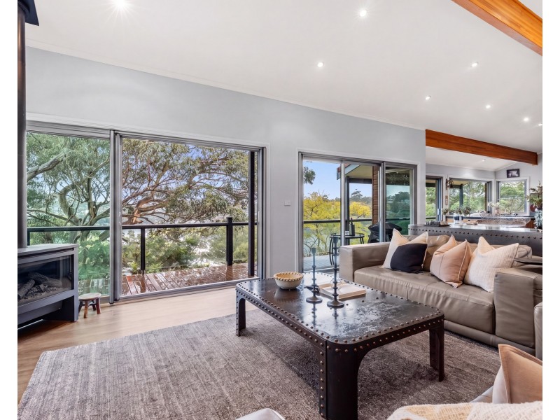 12 Stuart Close, Illawong NSW 2234