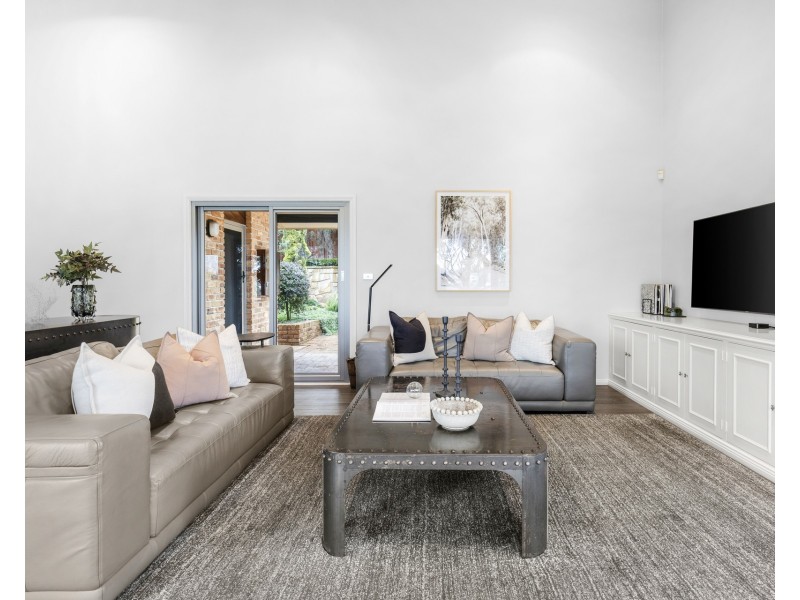 12 Stuart Close, Illawong NSW 2234