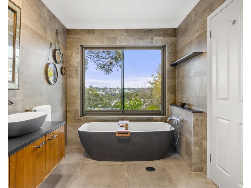 12 Stuart Close, Illawong NSW 2234