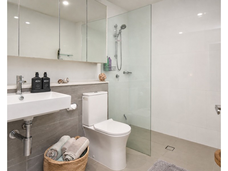 2/18 Pinnacle Street, Miranda NSW 2228