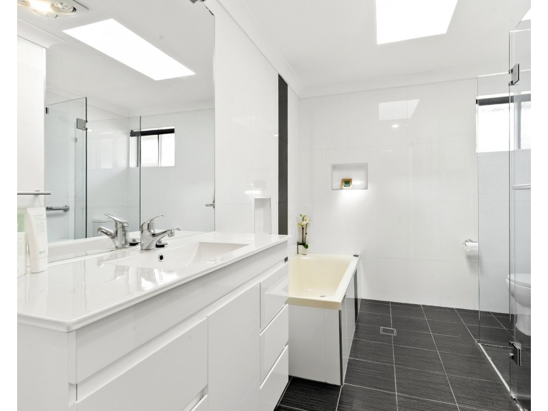 24a Glencoe Street, Sutherland NSW 2232