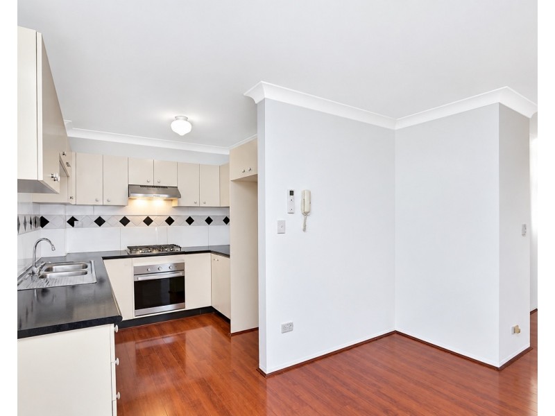 15/20 Leonay Street, Sutherland NSW 2232