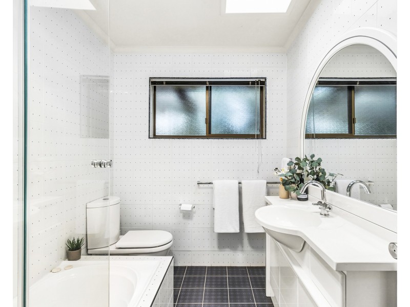 1 Tea Tree Place, Kirrawee NSW 2232
