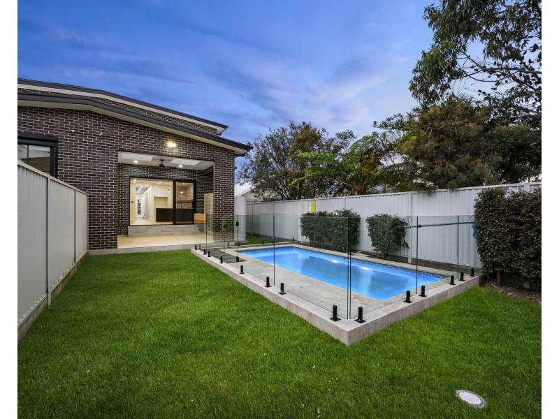 16a Drake Avenue, Caringbah NSW 2229
