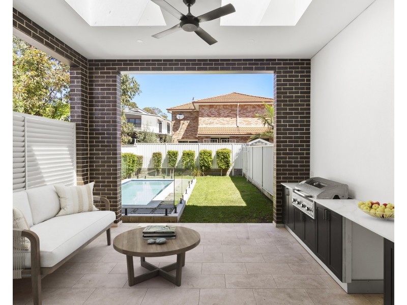 16a Drake Avenue, Caringbah NSW 2229