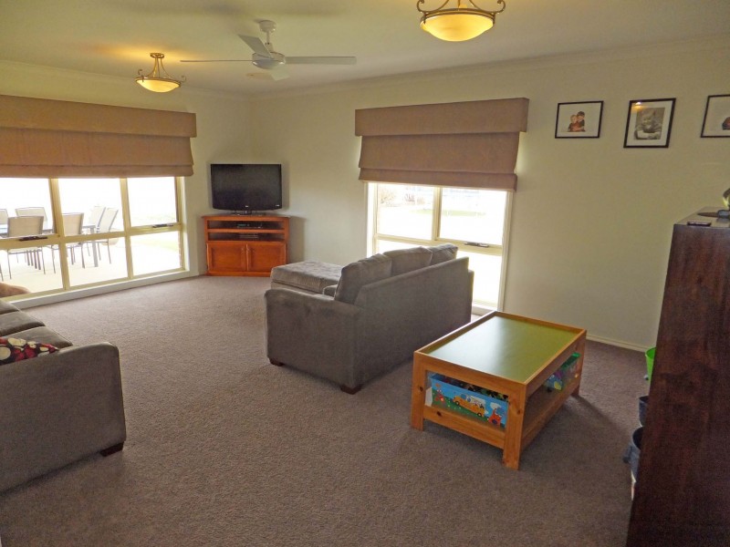 14 Deakin Grove, Tongala VIC 3621