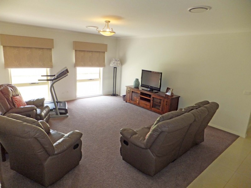 14 Deakin Grove, Tongala VIC 3621