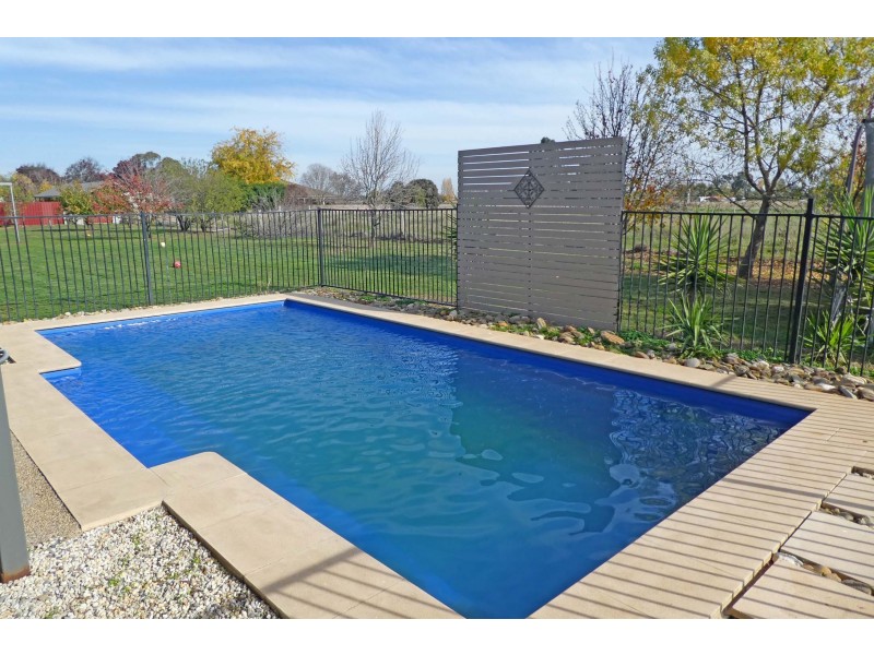 15 Carmaria Court, Kyabram VIC 3620