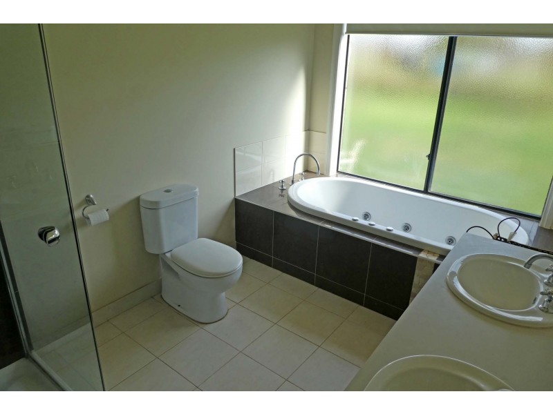 15 Carmaria Court, Kyabram VIC 3620