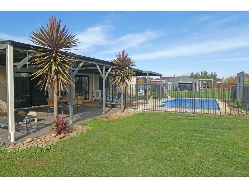 15 Carmaria Court, Kyabram VIC 3620