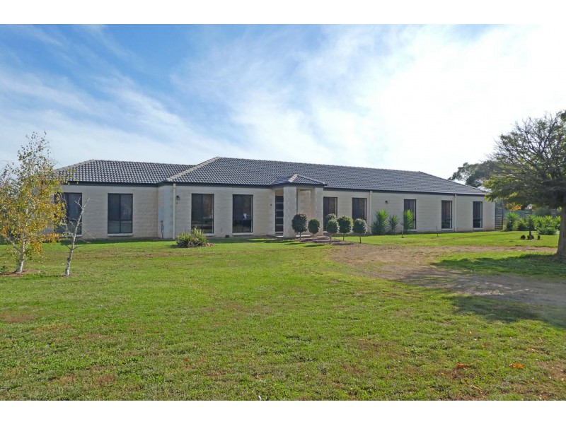 15 Carmaria Court, Kyabram VIC 3620