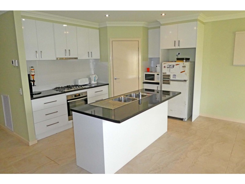 2/9 Hawkins Street, Kyabram VIC 3620