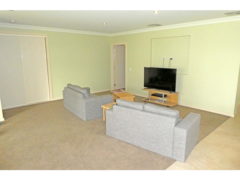 2/9 Hawkins Street, Kyabram VIC 3620