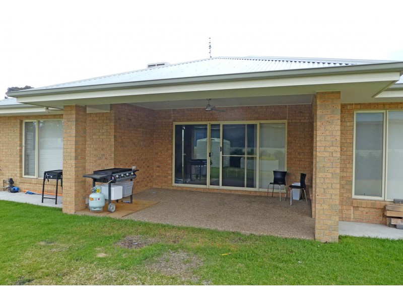 2/9 Hawkins Street, Kyabram VIC 3620