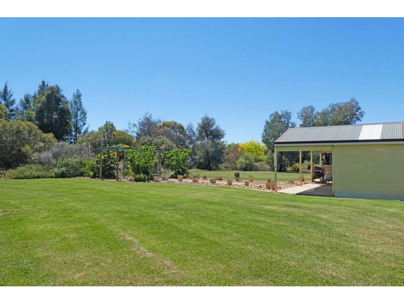 10 Gardadale Drive, Kyabram VIC 3620