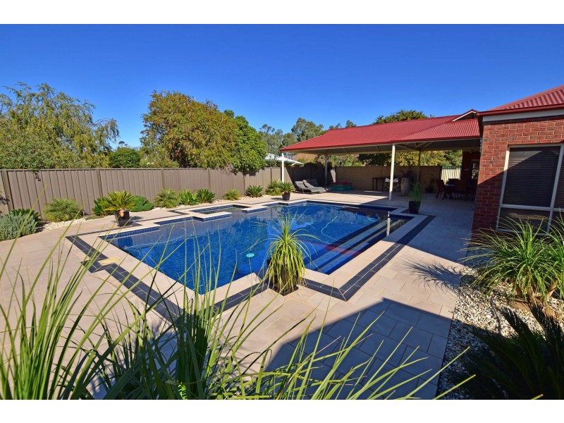 16 Deakin Grove, Tongala VIC 3621