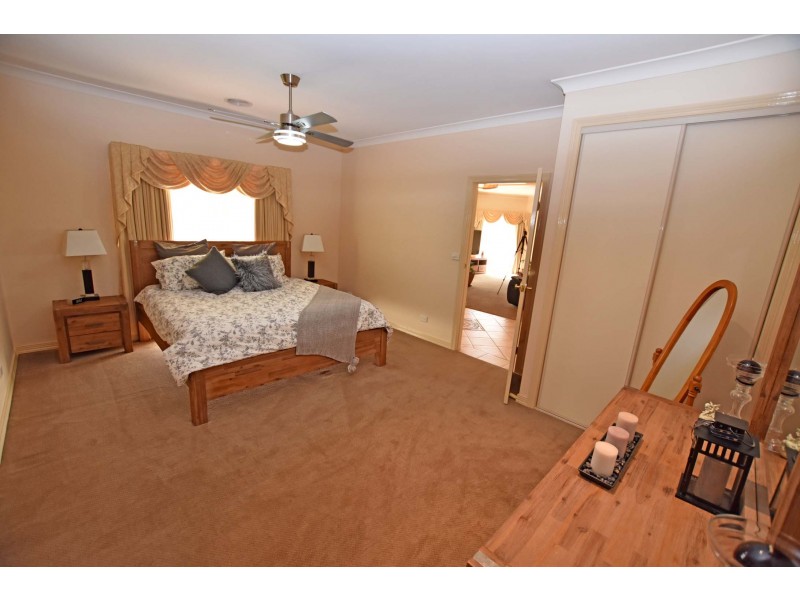 16 Deakin Grove, Tongala VIC 3621