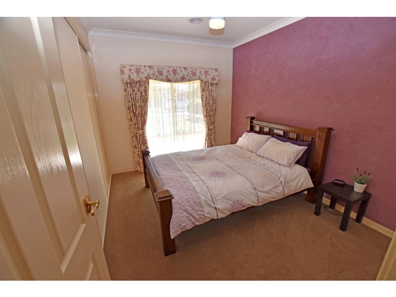 16 Deakin Grove, Tongala VIC 3621
